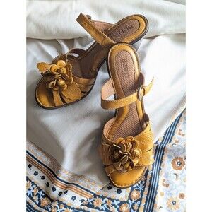 Born Manona Mustard Yellow Leather Flower Slip-on Platform Comfort Sandal Size 9
